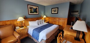 Standardrum - 1 kingsize-säng | Skrivbord, arbetsyta för laptop, gratis barnsängar och gratis wi-fi