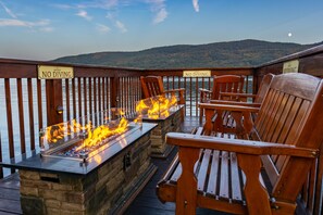 Terrace/patio - The Lake Motel (Lake George)