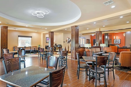 Free daily full breakfast . Best Western Plus Goliad Inn & Suites