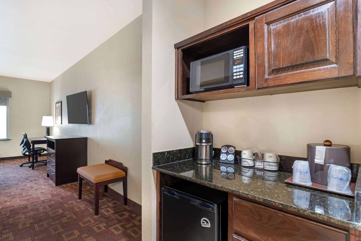 in-room safe, desk, iron/ironing board, free wifi