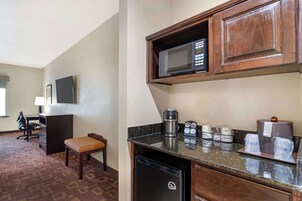 In-room safe, desk, iron/ironing board, free WiFi