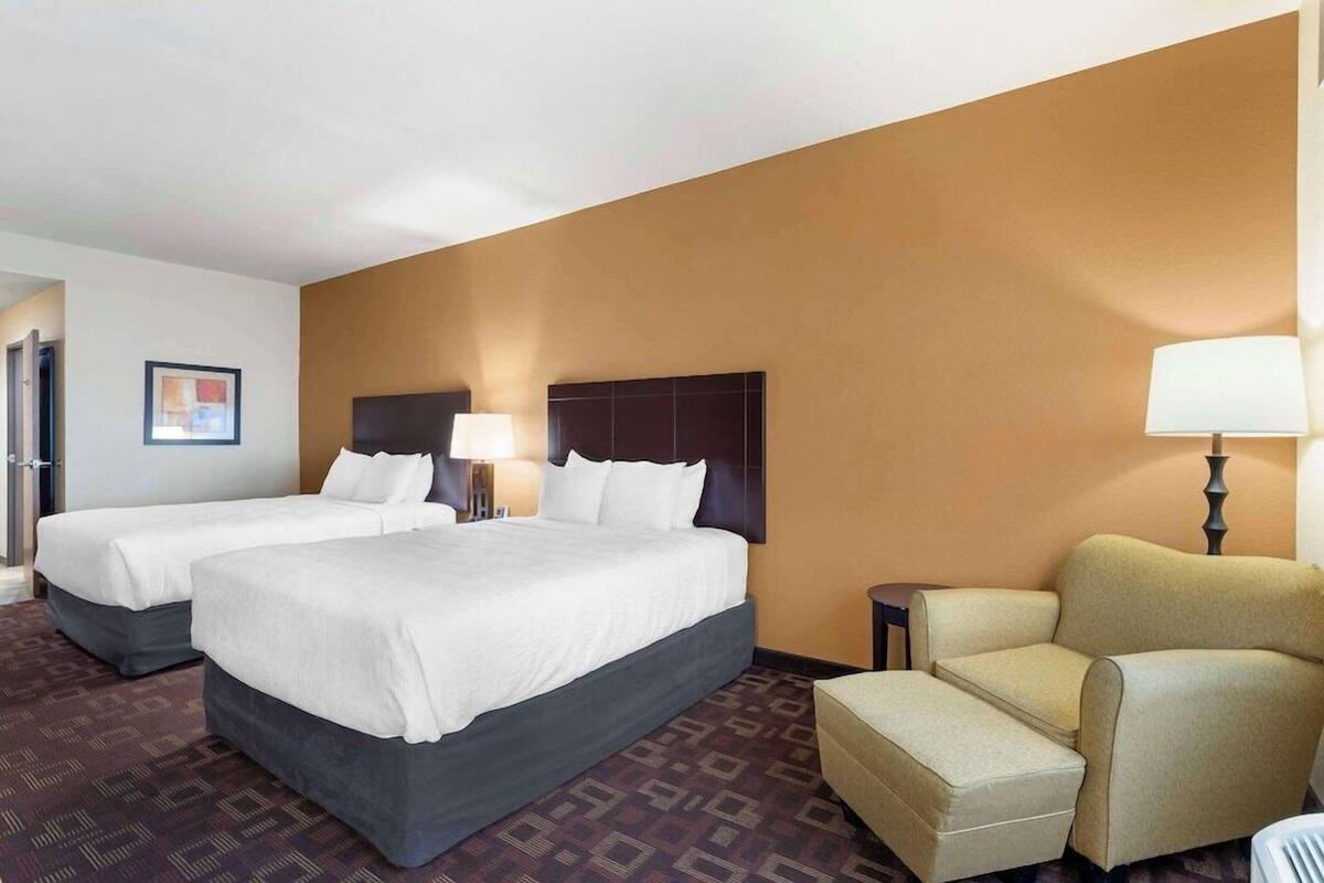 In-room safe, desk, iron/ironing board, free WiFi