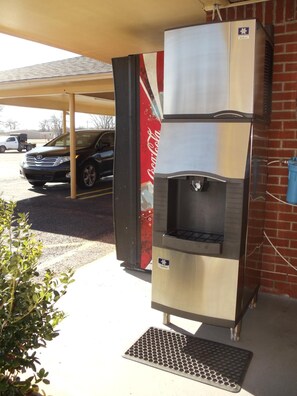 Property grounds - Antlers Budget Inn (Antlers)