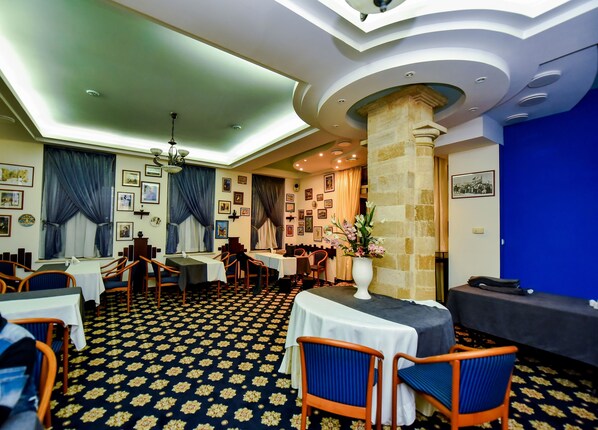 Dining - Mesogios Hotel (Chisinau)