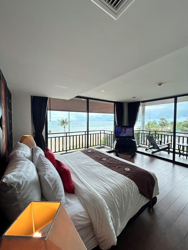 Royal Suite, Jetted Tub, Beachfront - Royal Thai Pavilion Jomtien Boutique Resort (Pattaya)