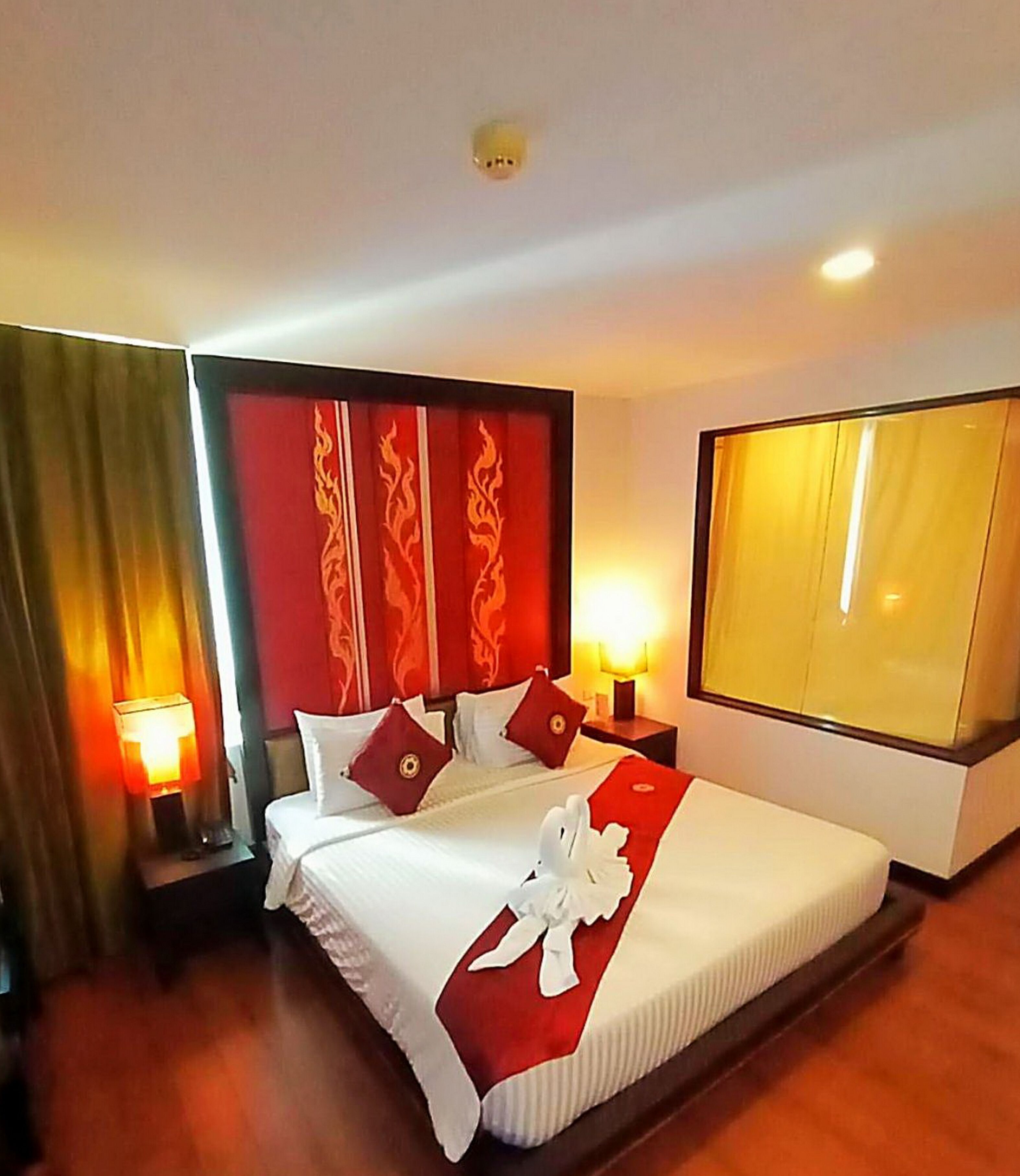 Minibar, in-room safe, desk, free WiFi