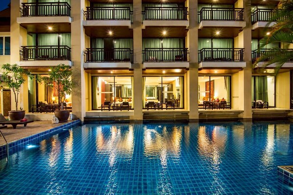 A multi-story hotel with a swimming pool, balconies, and outdoor seating areas. - Royal Thai Pavilion Jomtien Boutique Resort (Pattaya)