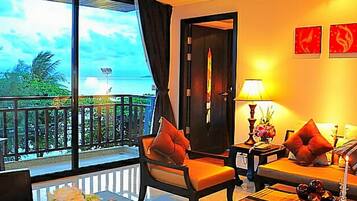 Familie suite, 2 slaapkamers | 1 slaapkamer, een minibar, een kluis op de kamer, een bureau