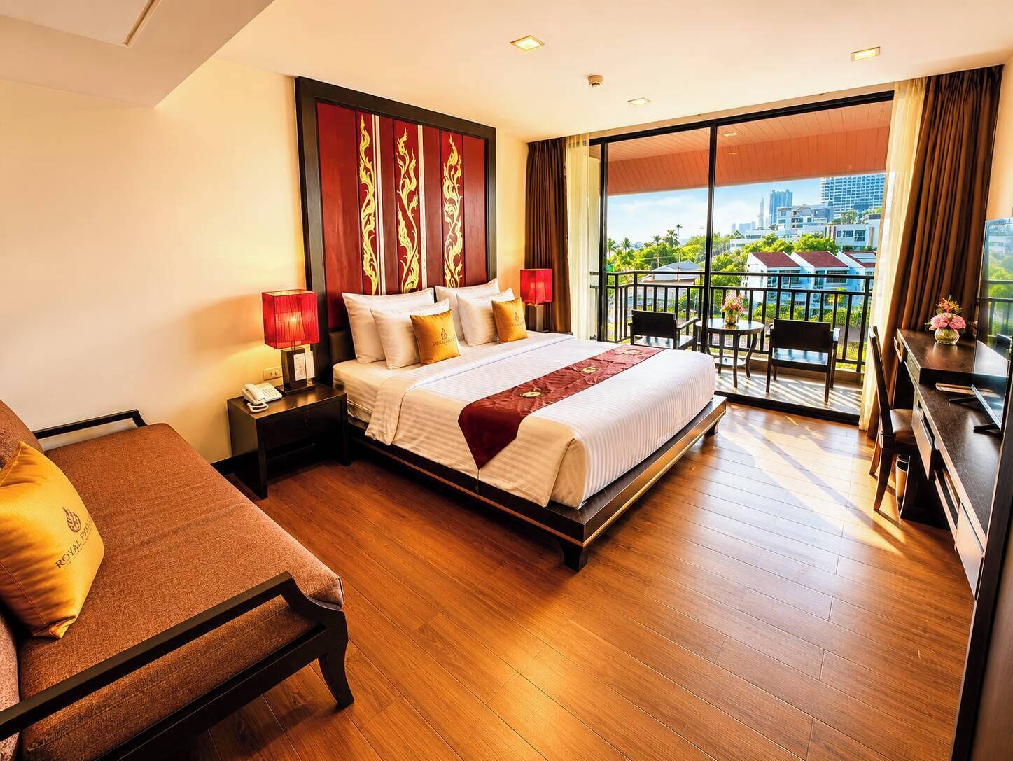 Deluxe Room, Sea View (King Bed) | Minibar, in-room safe, desk, free WiFi