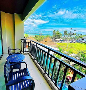 Minibar, in-room safe, desk, free WiFi