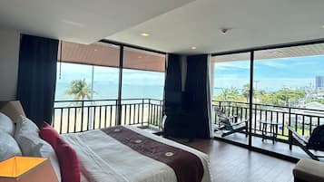 Royal suite, bubbelbad, aan het strand | Badkamer | Gratis toiletartikelen, een haardroger, badjassen, handdoeken