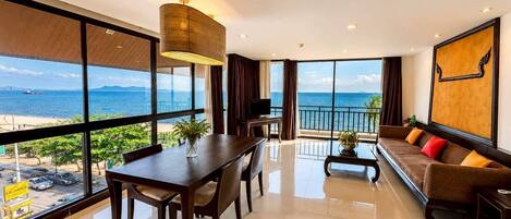 Royal Suite, Jetted Tub, Beachfront | Living area | 32-inch LCD TV with cable channels, TV