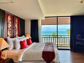 Royal-Suite, Whirlpool, Strandnähe | Minibar, Zimmersafe, Schreibtisch, kostenloses WLAN