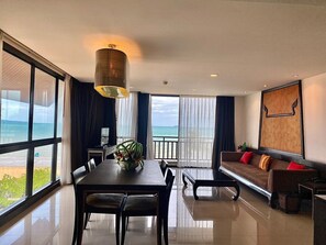 Royal-Suite, Whirlpool, Strandnähe | Minibar, Zimmersafe, Schreibtisch, kostenloses WLAN