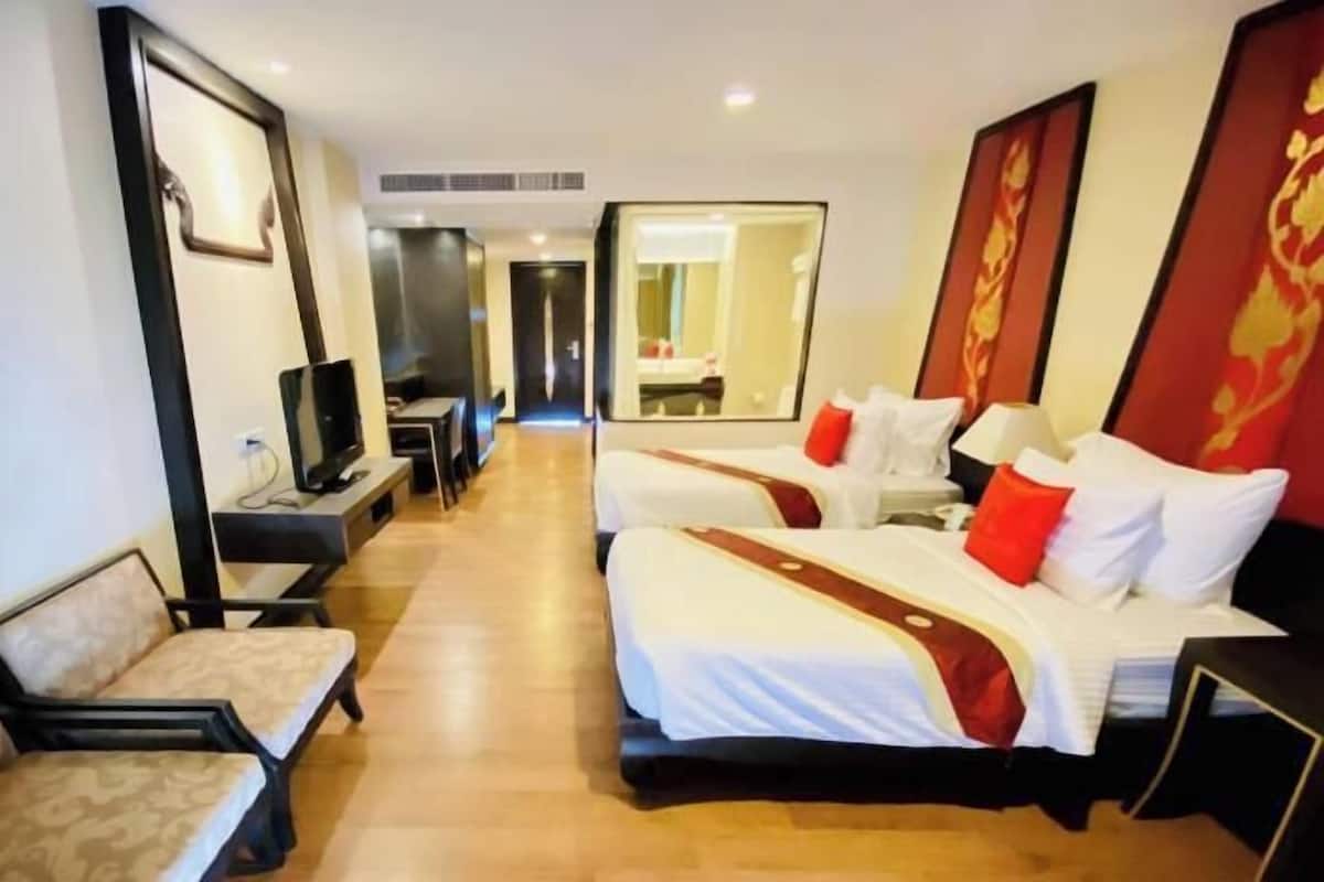 Minibar, coffres-forts dans les chambres, bureau, Wi-Fi gratuit