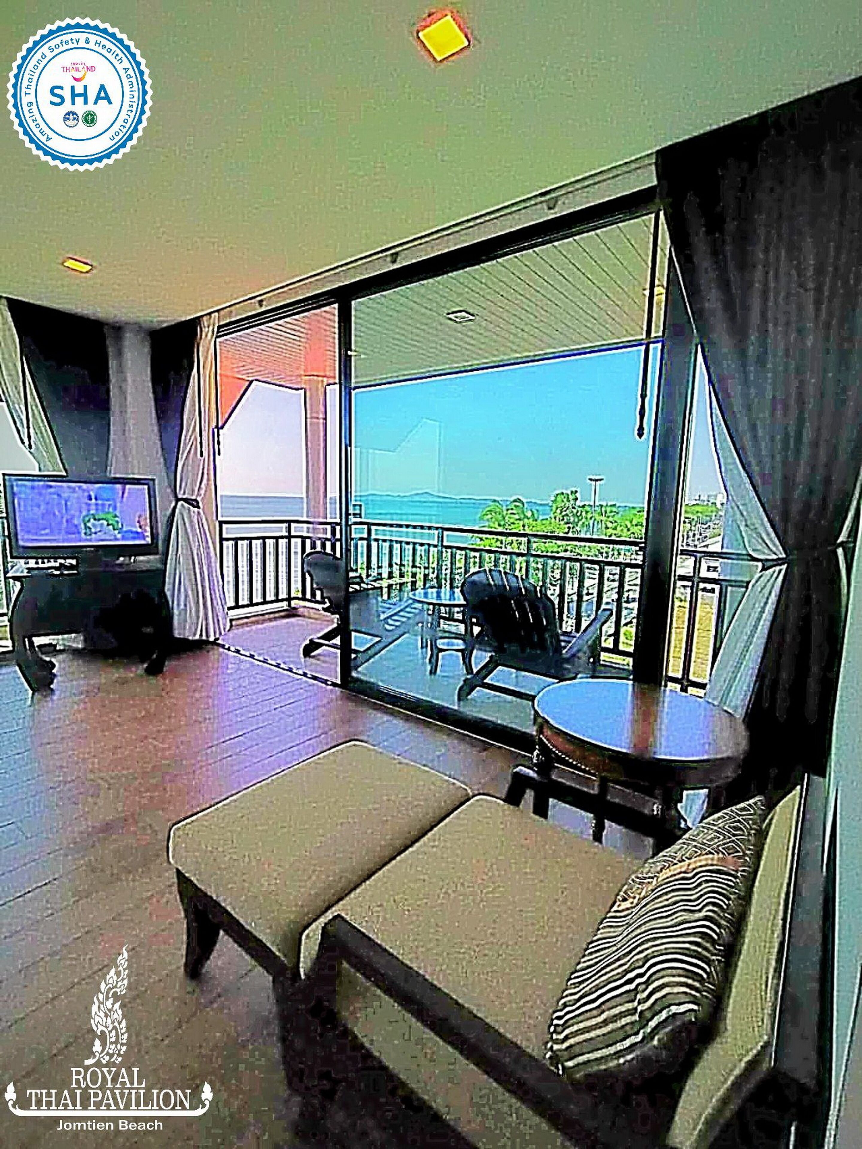 Royal-suite - boblebad - ved stranden | Minibar, pengeskab på værelset, skrivebord, gratis Wi-Fi