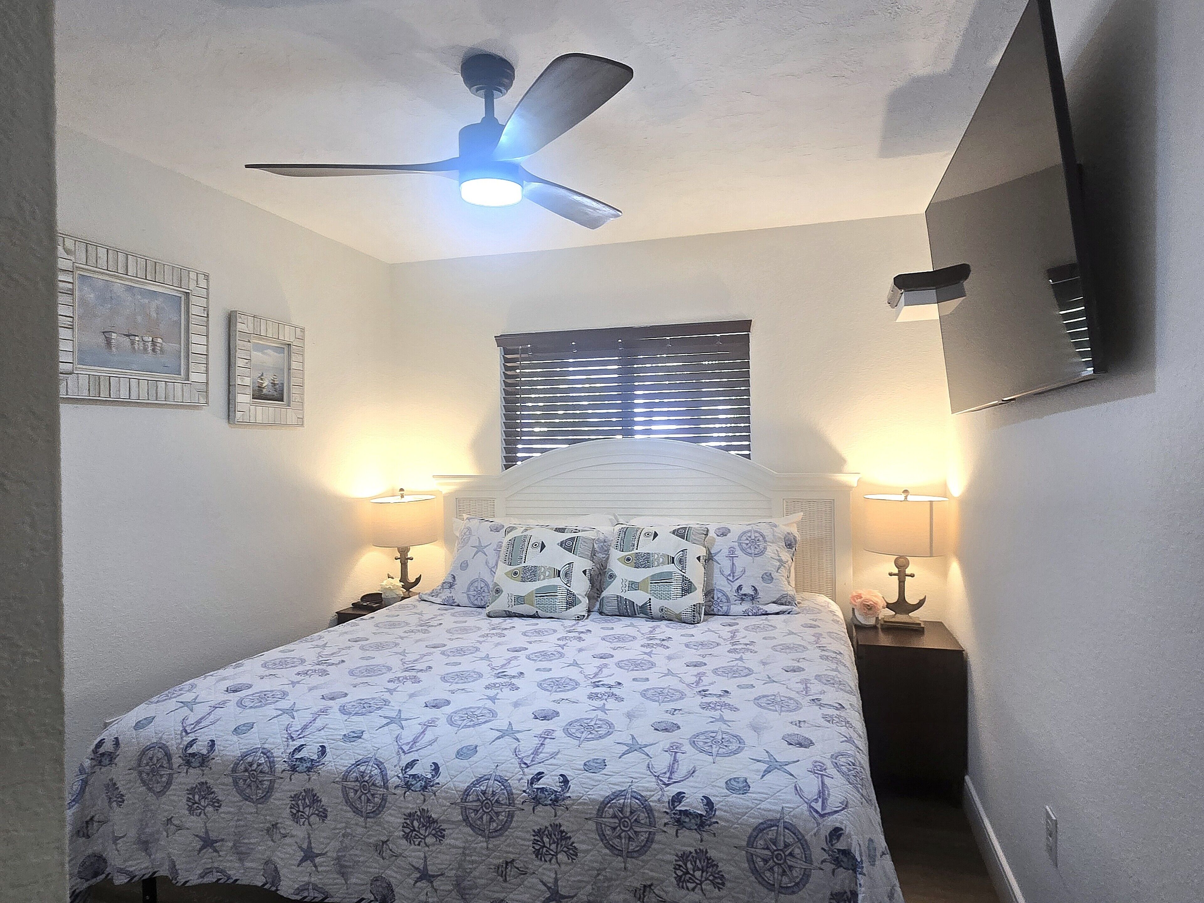 Villa – comfort, 1 kingsize-seng med sovesofa | Senger med overmadrass, safe på rommet og individuelt dekorert