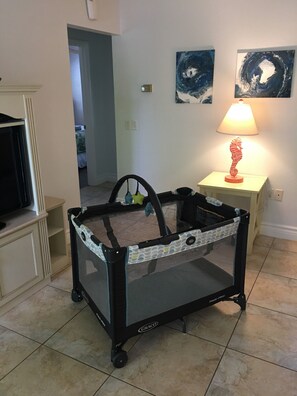 TV màn hình phẳng, đầu đĩa DVD 