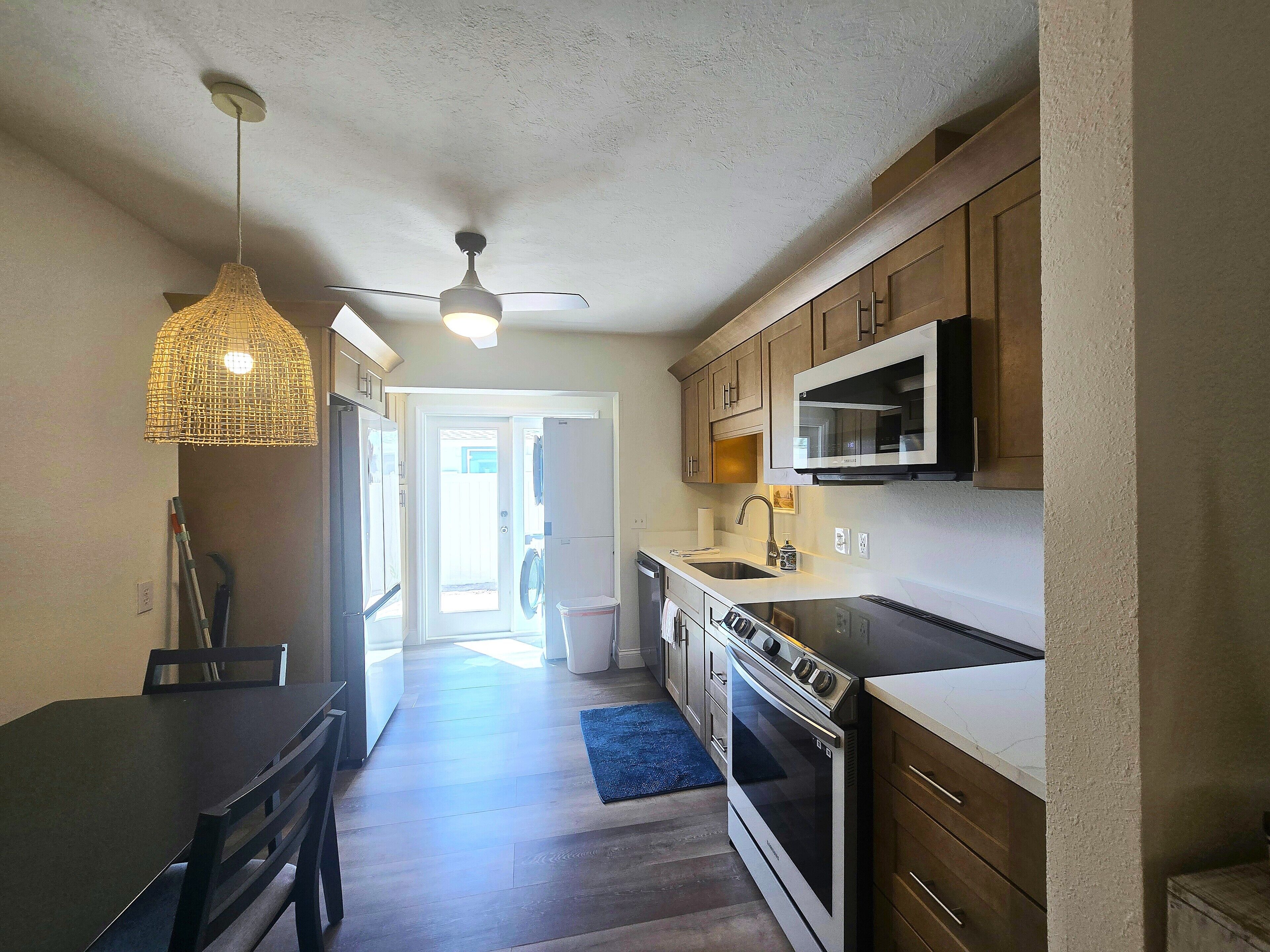 Leilighet – comfort, hageutsikt | Senger med overmadrass, safe på rommet og individuelt dekorert