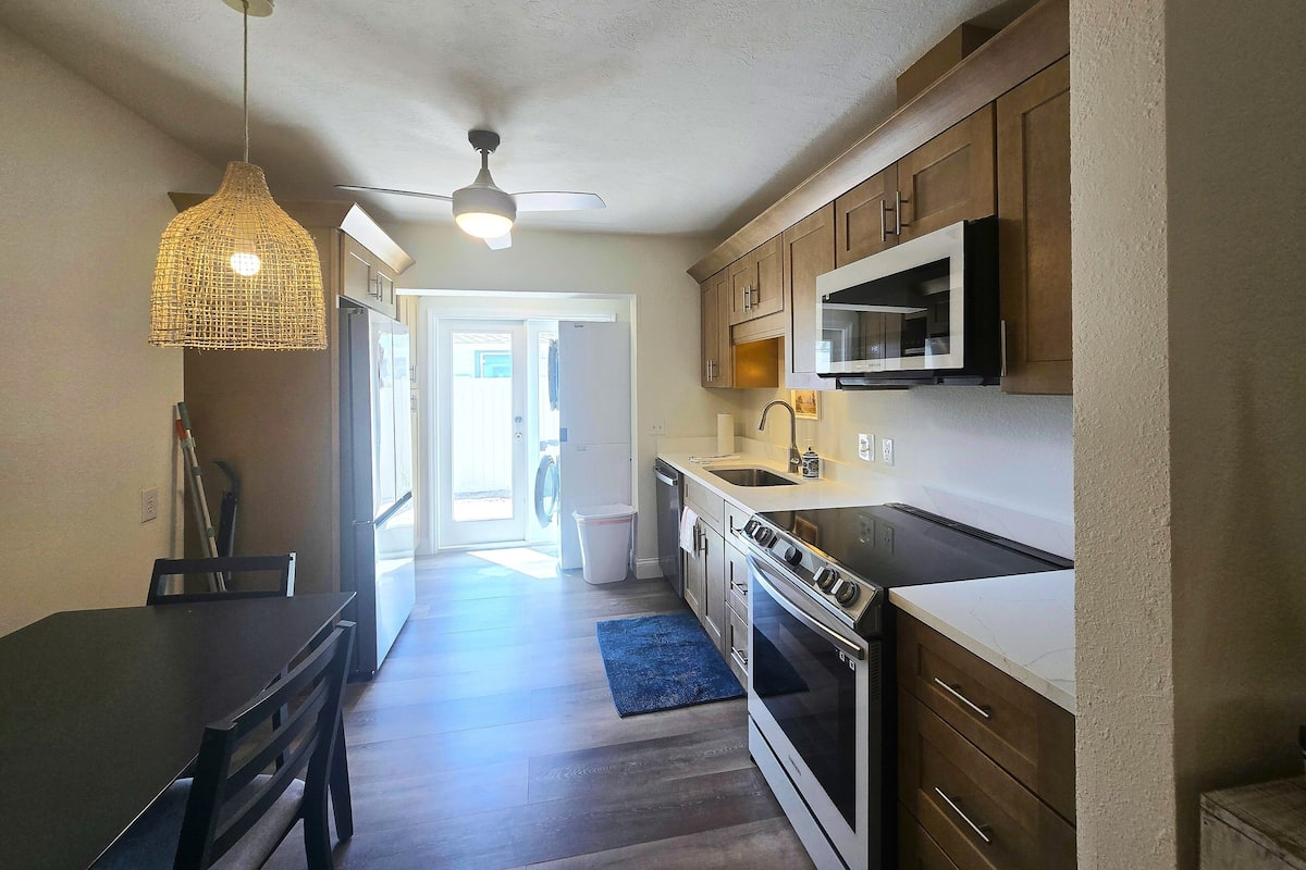 Lägenhet Comfort - utsikt mot trädgården | 1 sovrum, bäddmadrasser och värdeförvaringsskåp på rummet