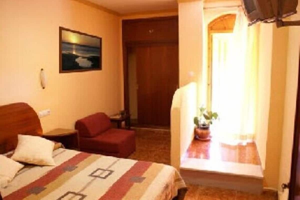 Double Room | In-room safe, soundproofing, rollaway beds, free WiFi