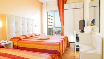 1 dormitorio, minibar, caja fuerte y escritorio