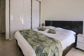 Family Apartment | Hypo-allergenic bedding, minibar, in-room safe, individually decorated