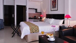 Executive Room | Down comforters, in-room safe, desk, blackout drapes - San Telmo Flats (Buenos Aires)
