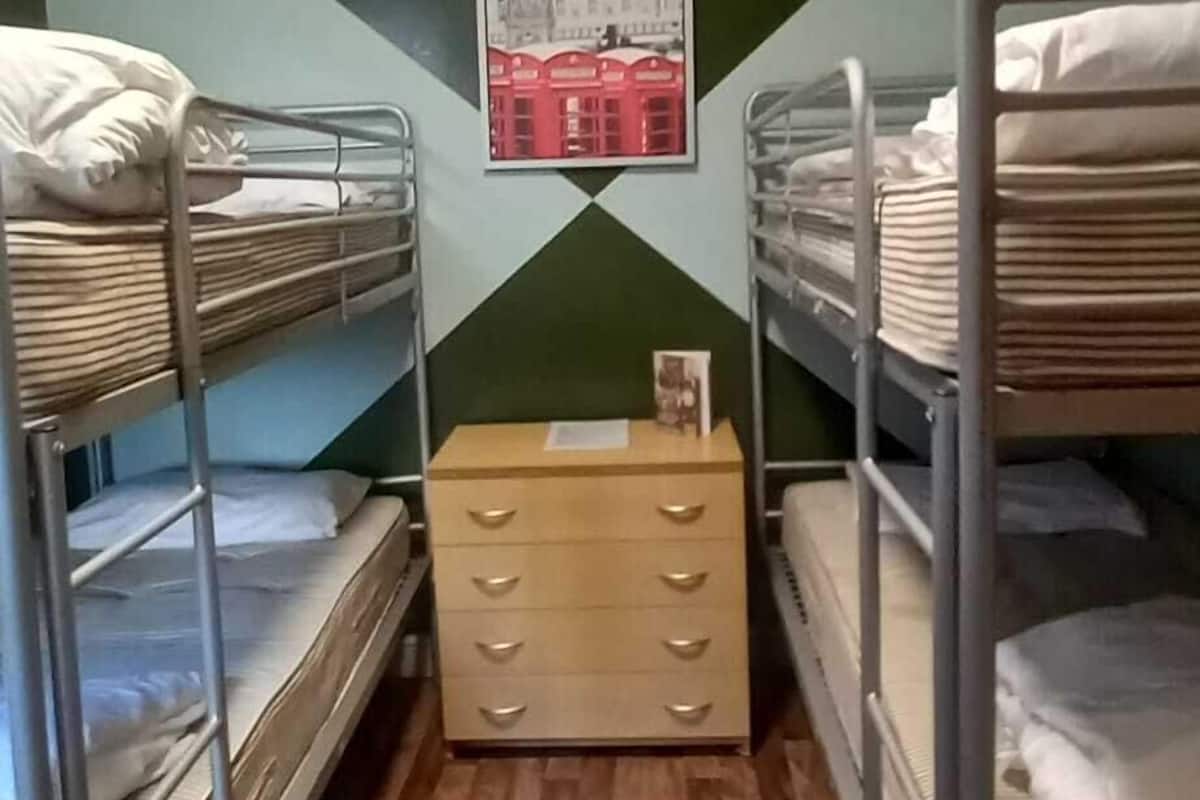共同ドミトリー 男女共用ドミトリー 共用バスルーム (one bed in a 4 bed dorm) | アイロン / アイロン台、可動式ベッド、ベッドシーツ