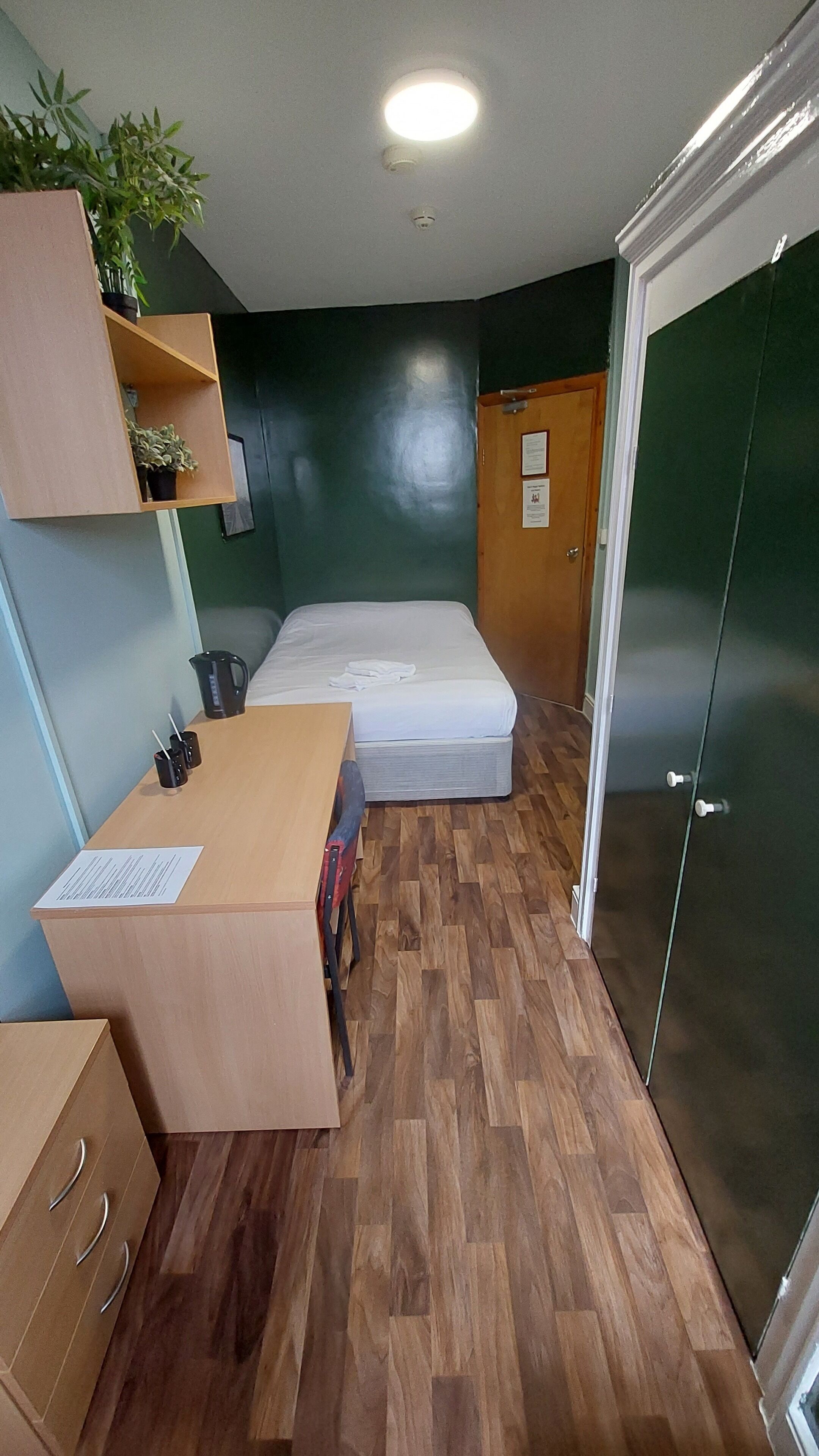 基础双人房, 公共浴室 | 熨斗/熨板,折叠床/加床(额外收费),床单