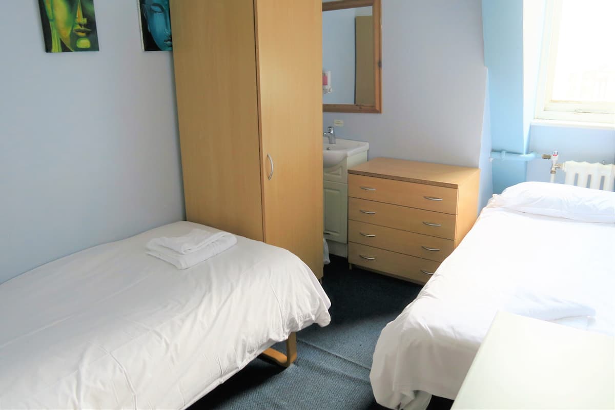 Basic-Zweibettzimmer, Gemeinschaftsbad