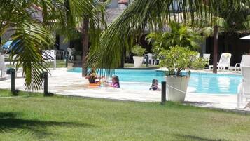 2 piscinas externas