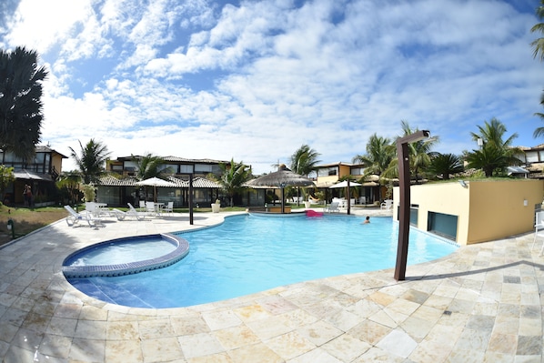 2 outdoor pools