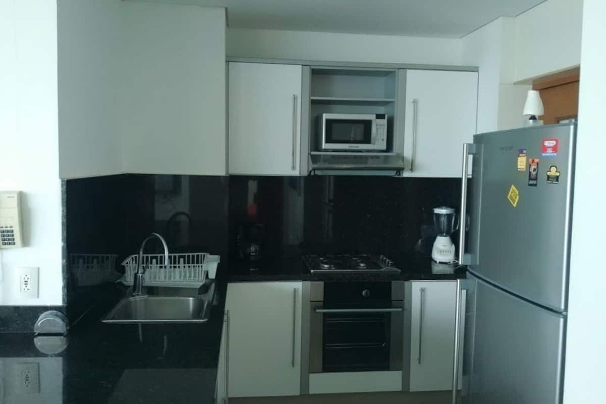 Family Apartment, 3 Bedrooms | Private kitchen