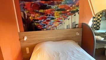 Chambre Simple Affaires | Bureau, chambres insonorisées, fer et planche à repasser, Wi-Fi gratuit