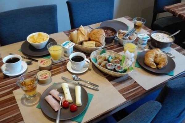 Daily buffet breakfast for a fee