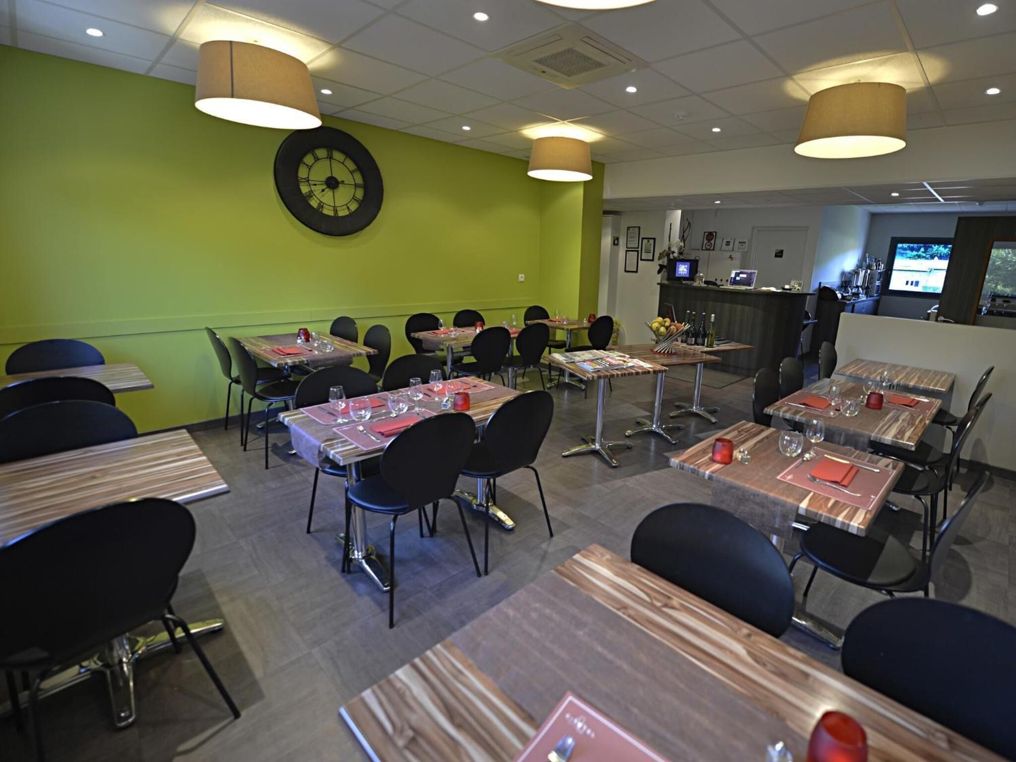 lunch and dinner served, french cuisine