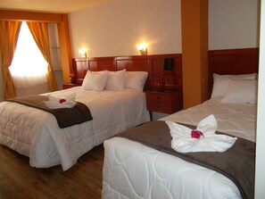 Habitación familiar | Caja fuerte, escritorio, cunas (de pago) y wifi gratis