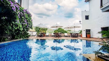 Outdoor pool, sun loungers