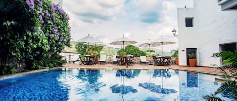 Outdoor pool, sun loungers