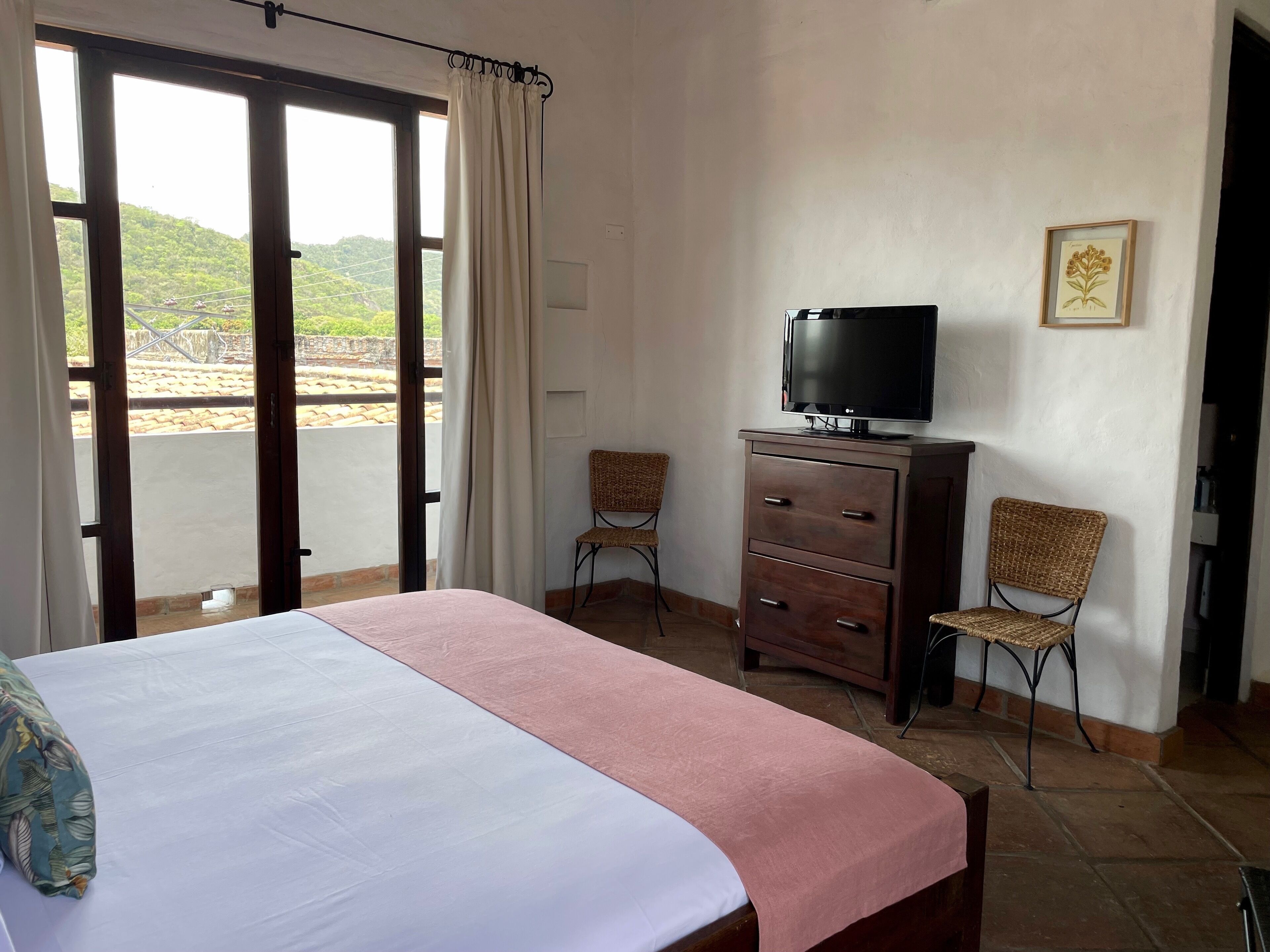 standard room, multiple bedrooms | 1 bedroom, in-room safe, individually decorated, individually furnished