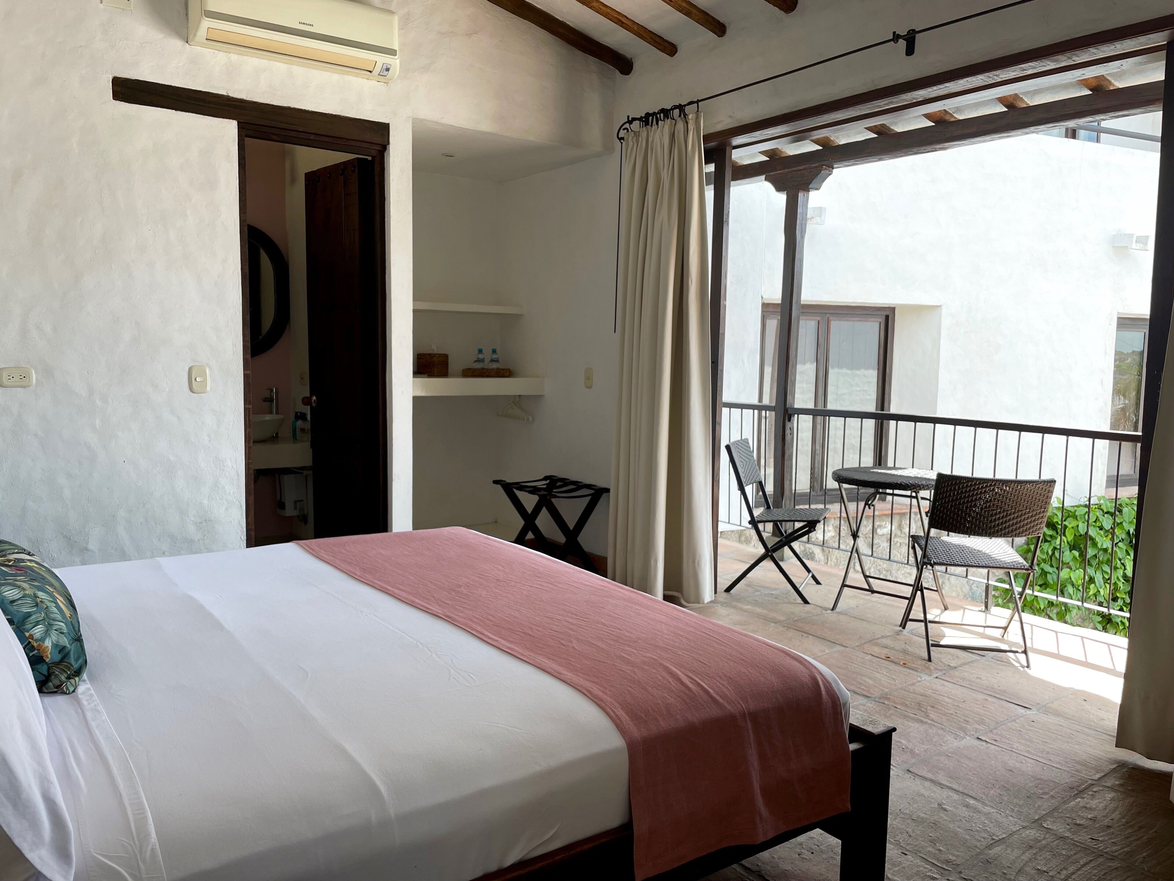 standard room, multiple bedrooms | 1 bedroom, in-room safe, individually decorated, individually furnished