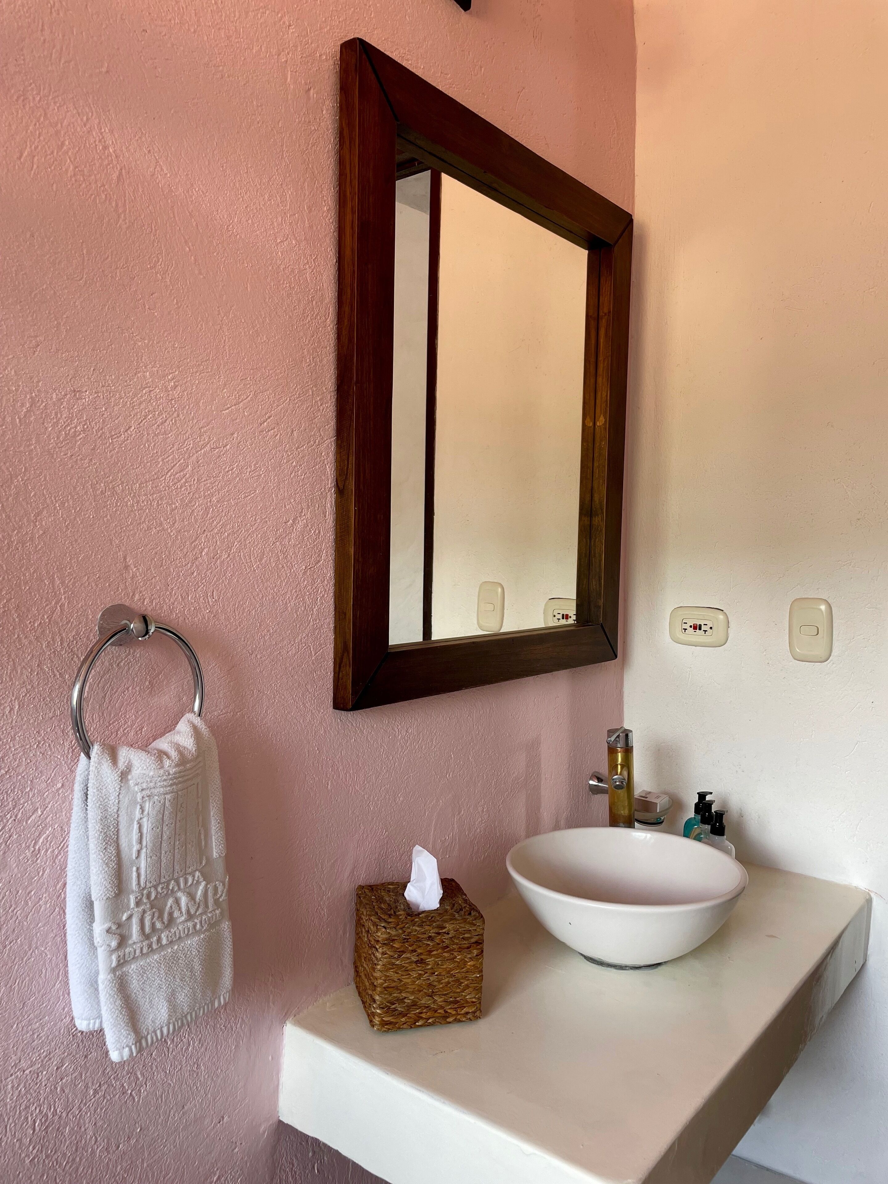 shower, rainfall showerhead, free toiletries, hair dryer