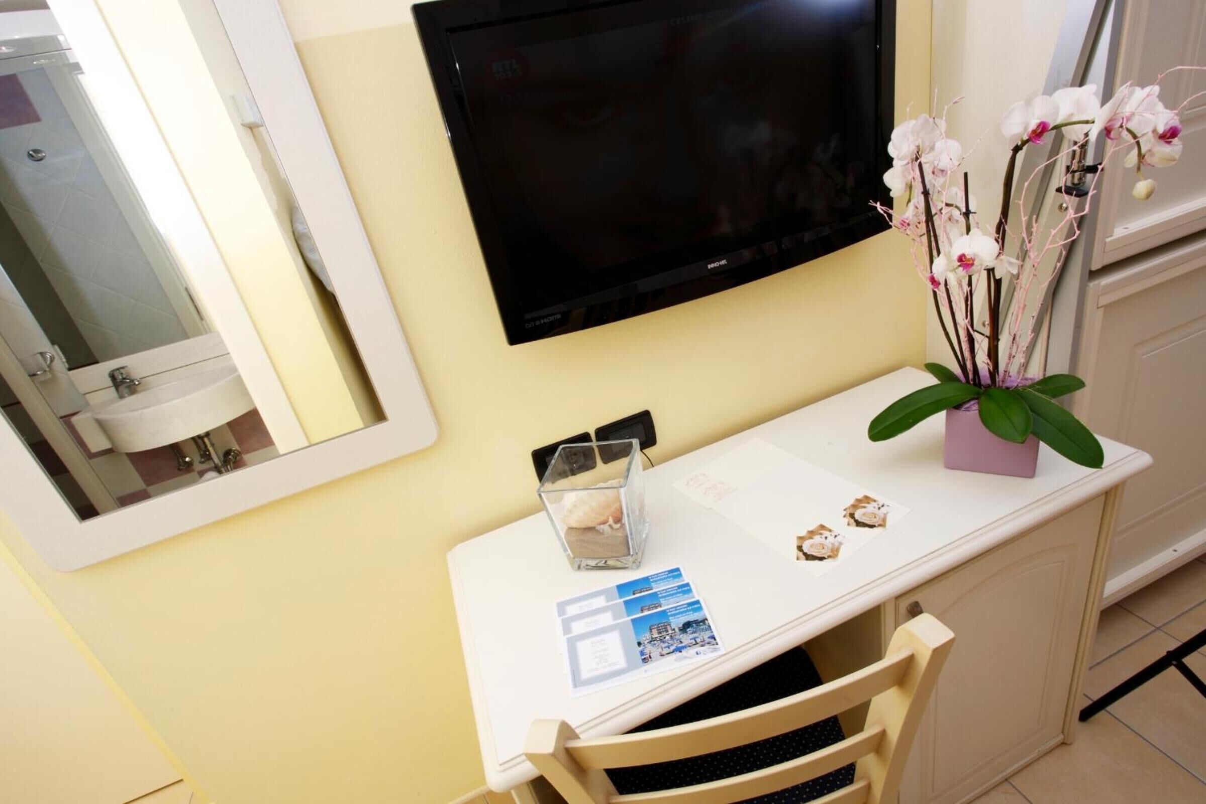 minibar, in-room safe, desk, blackout curtains