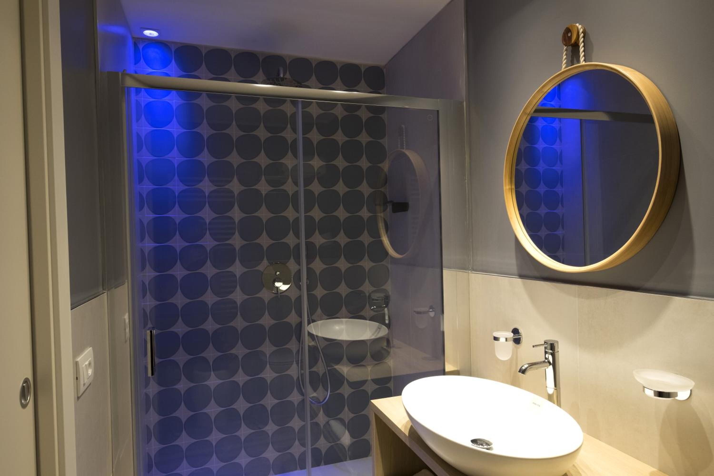 shower, rainfall showerhead, hair dryer, bidet