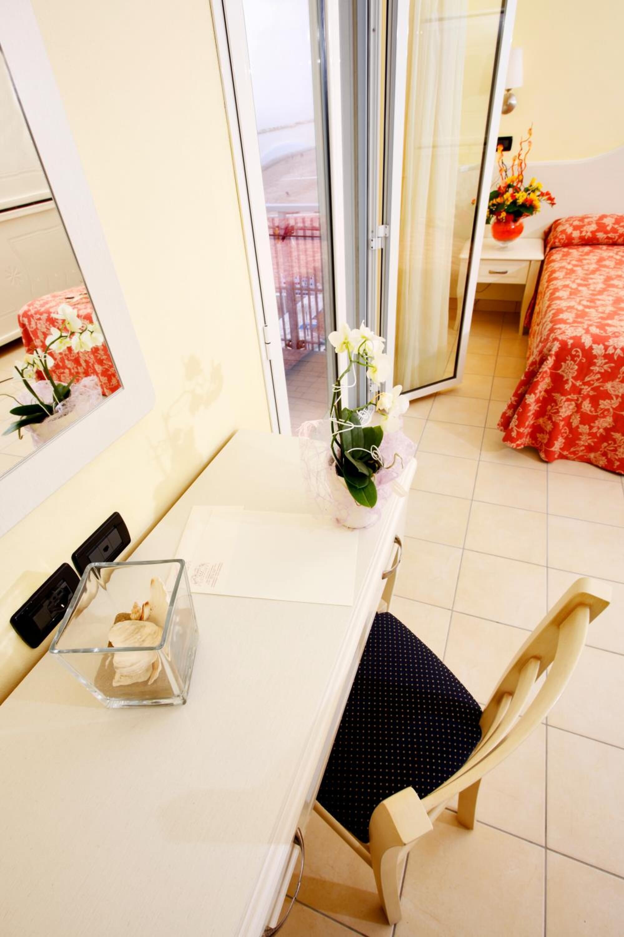 minibar, in-room safe, desk, blackout curtains