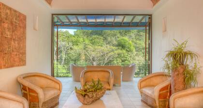 Villa Azalea Inn & Organic Farm