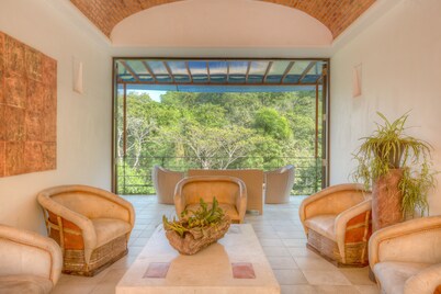 Villa Azalea Inn & Organic Farm