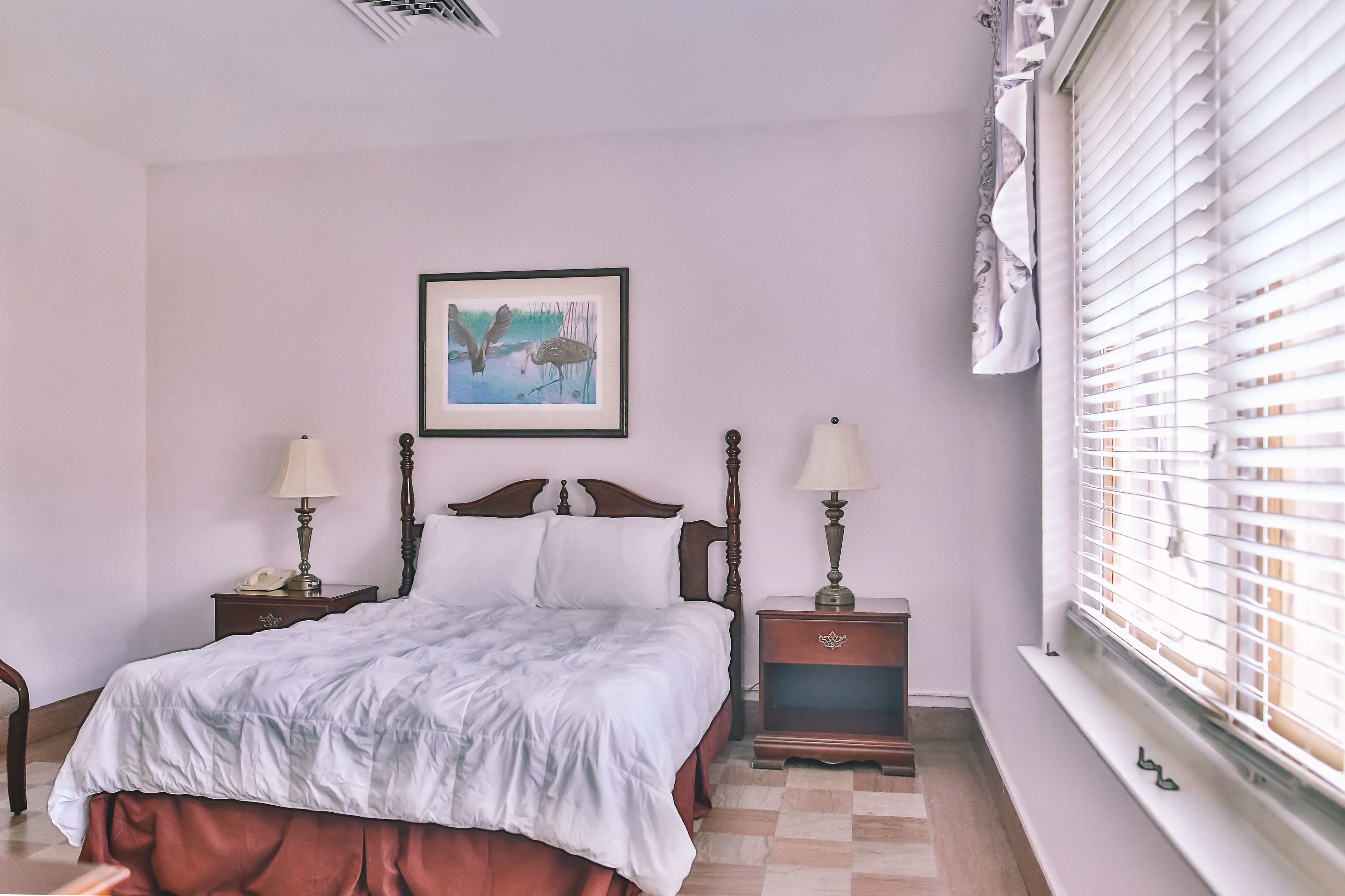 traditional room, 1 queen bed, non smoking | 1 bedroom, in-room safe, iron/ironing board, free wifi