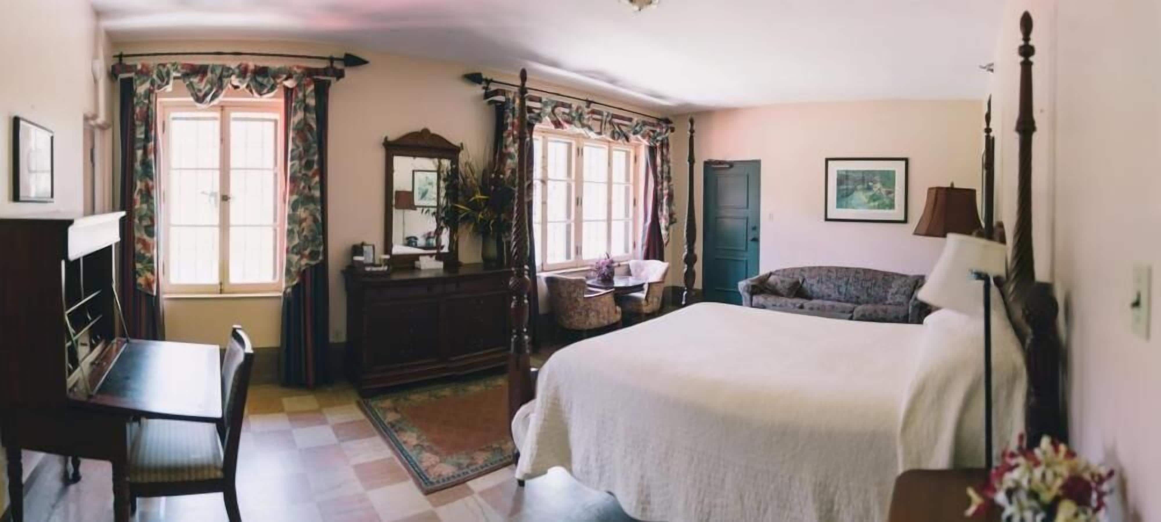 1 bedroom, in-room safe, iron/ironing board, free wifi